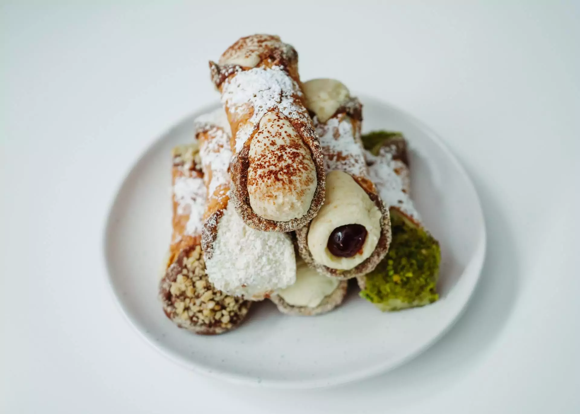 4 Heavenly Sicilian Cannoli: Try These For a Sweet Escape