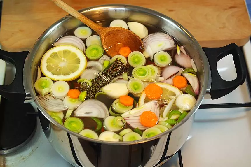 Aromatic Court-Bouillon: Elevate Your Dish in 30-Minute!